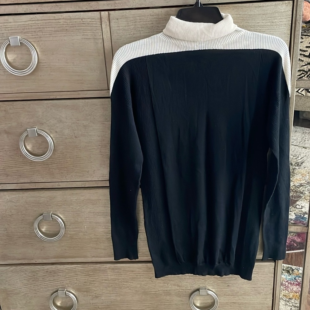 D. Exterior long turtleneck sweater, size S